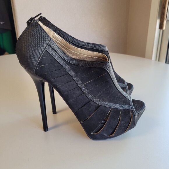 Qupid Peep Toe Bootie Heels Black Faux Leather Suede Women's Size 6.5 - Picture 2 of 7